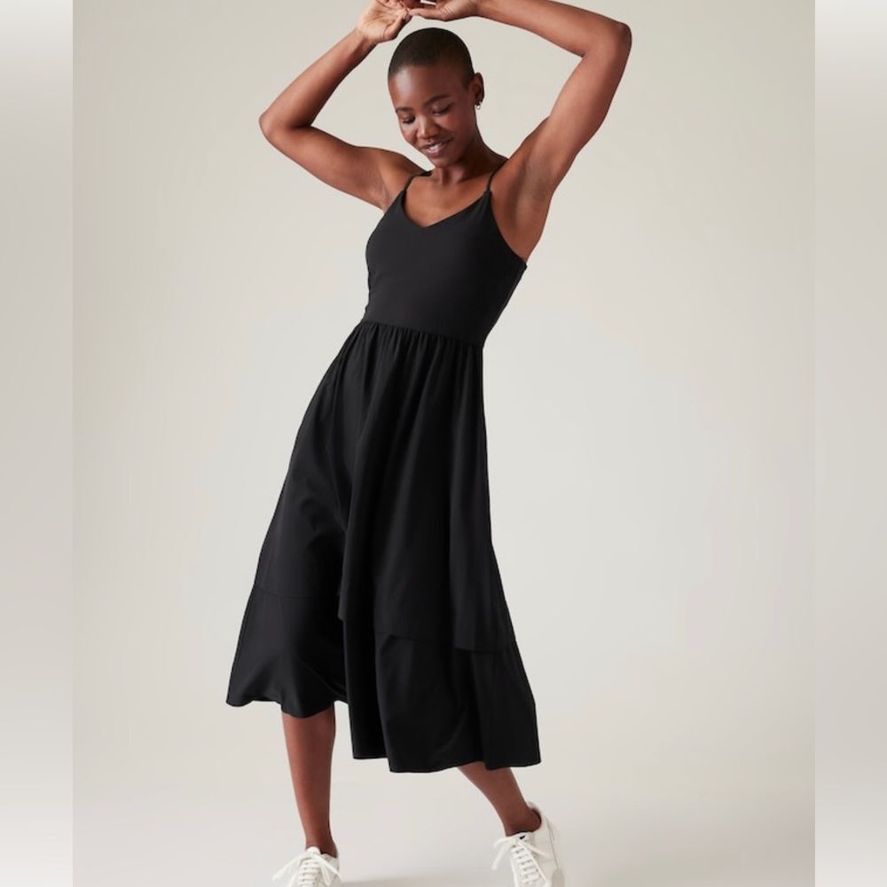 NWT Athleta Elation V Neck Hybrid Dress. Black. Medium